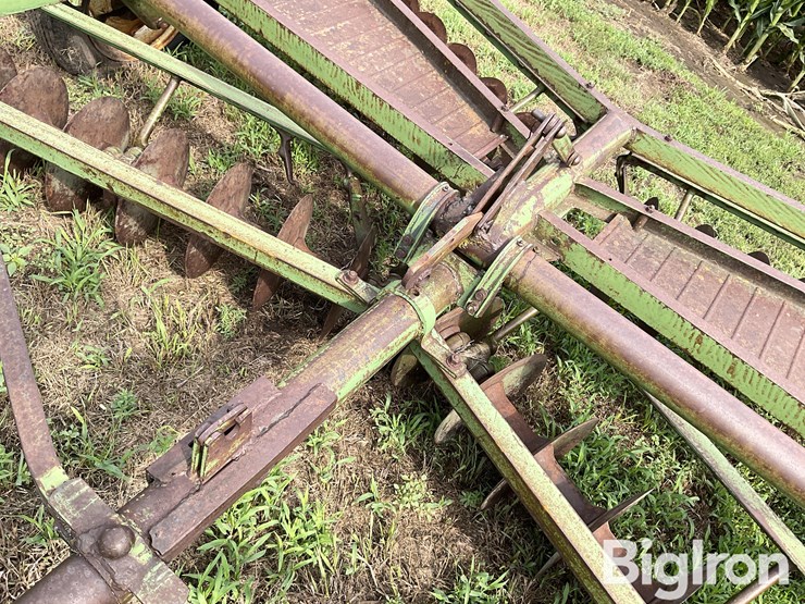 john-deere-12-image-10