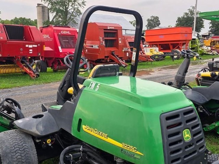 2005-john-deere-3225c-image-17
