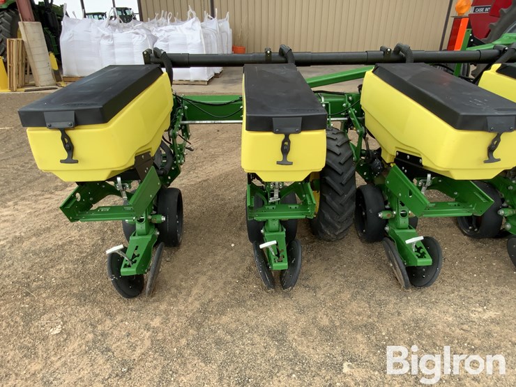 2020-john-deere-1725-image-15