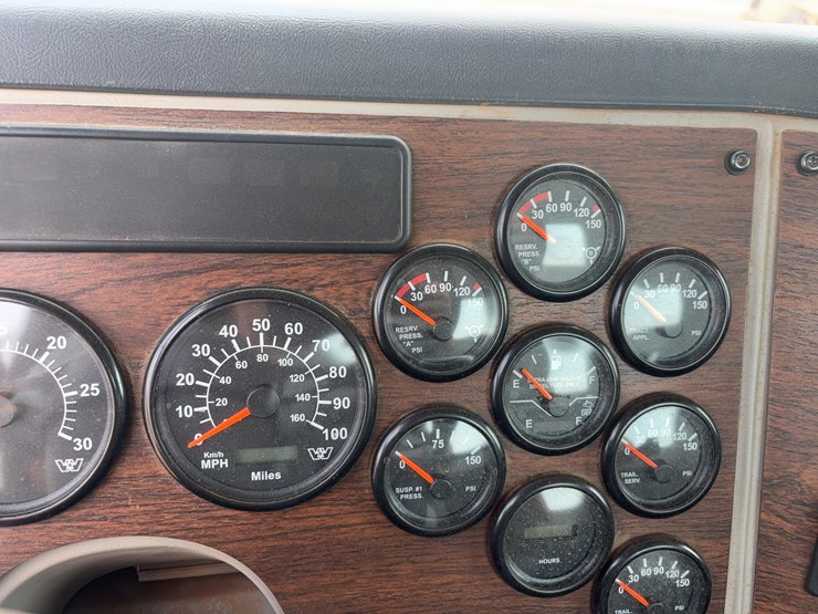 2015-western-star-w4700-semi-image-28