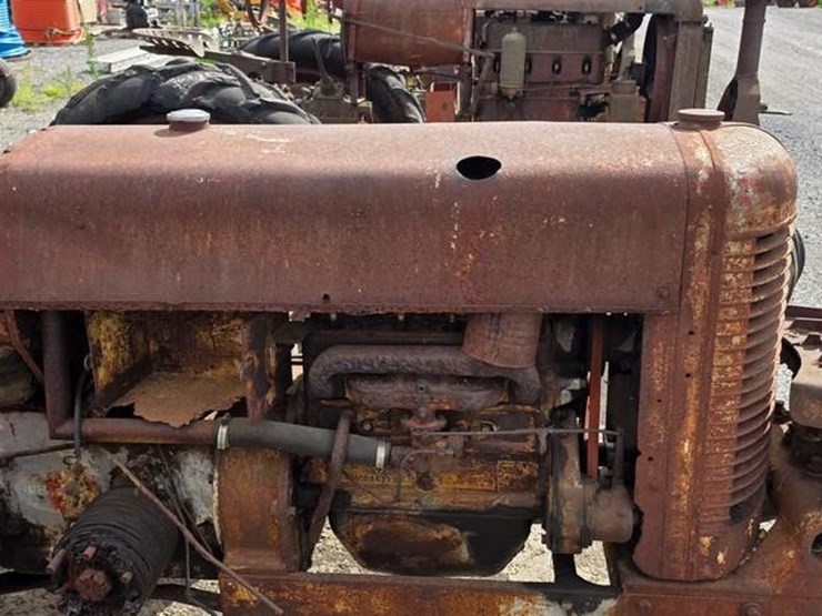 silver-king-tractor-(not-running)-106-image-15