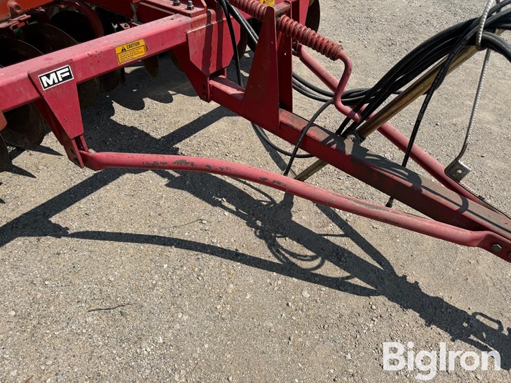 massey-ferguson-820-image-13