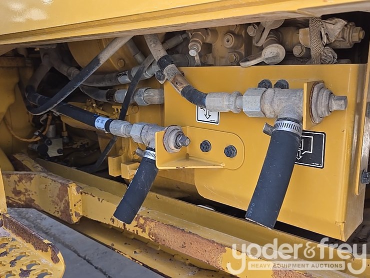 2016-caterpillar-140m3-awd-image-37