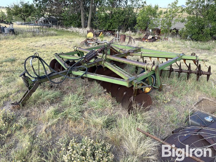 john-deere-12-image-1