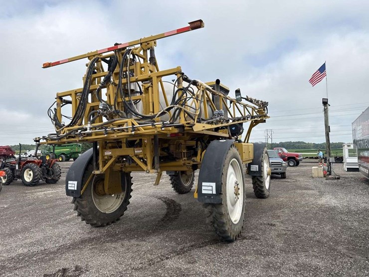 ag-chem-rogator-864-self-propelled-row-crop-spraye-image-4