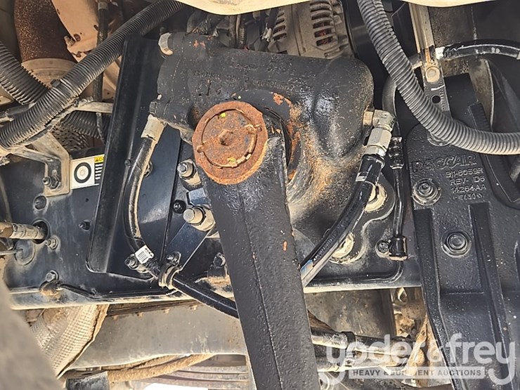 2018-peterbilt-348-image-19