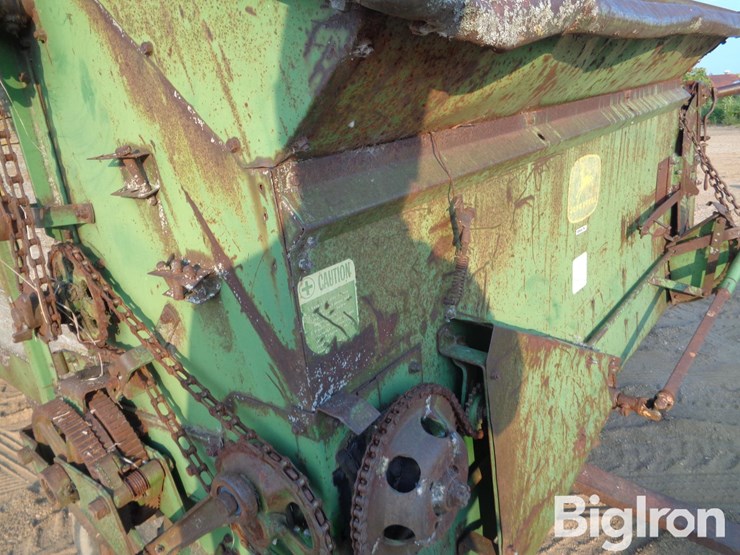 john-deere-chuck-wagon-forage/-feeder-wagon-image-15