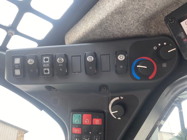 2024-deere-324g-image-24
