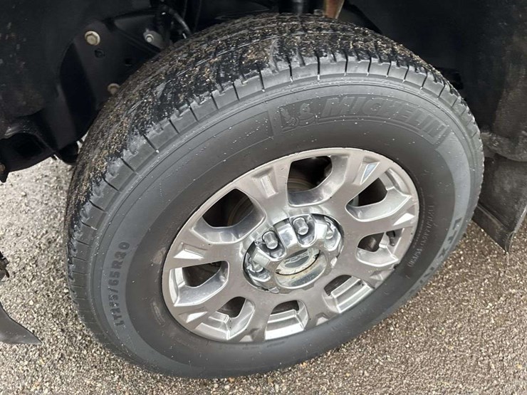 2021-ford-f250-lariat-image-8