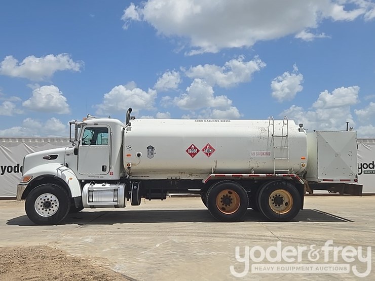 2014-peterbilt-348-image-2