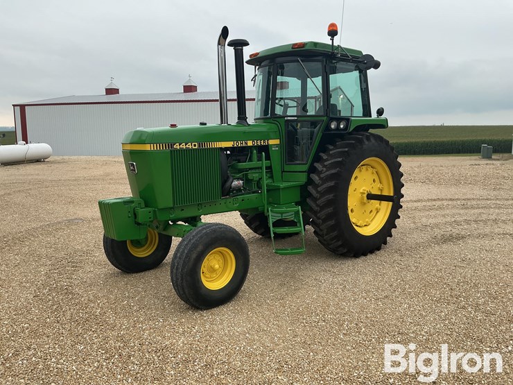 john-deere-4440-image-1