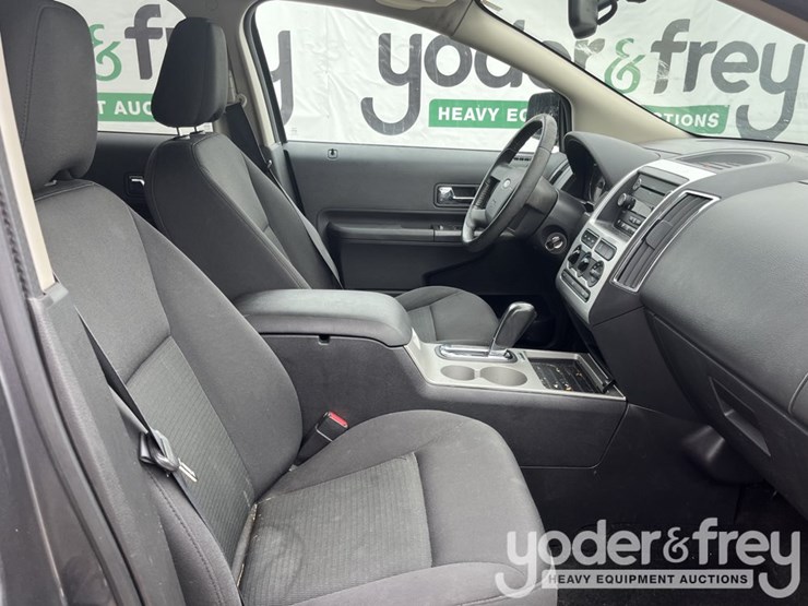 2010-ford-edge-image-37