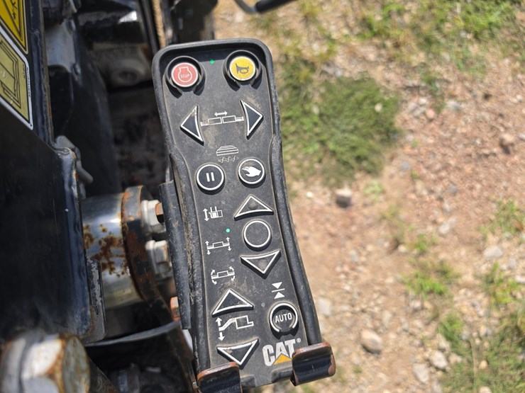 caterpillar-ap-1055f-image-24