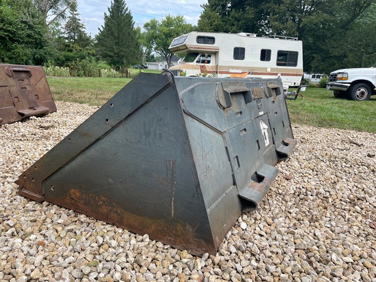 #903-•-bobcat-heavy-duty-skid-steer-tooth-bucket-(sun-prairie,-wi)-image-5