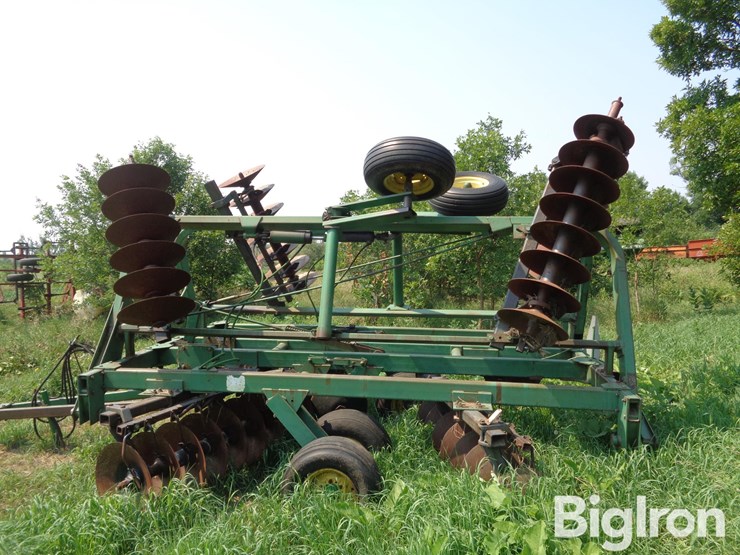 john-deere-235-image-8