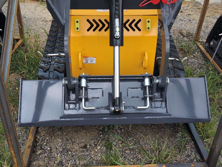 zjg-mini-skid-steer-loader-zj-380-(yellow)---15hp---hand-control-area-damaged-please-review-photos-image-2