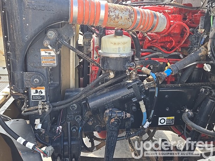 2014-peterbilt-348-image-47