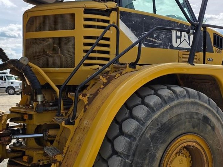 2011-caterpillar-740-image-38