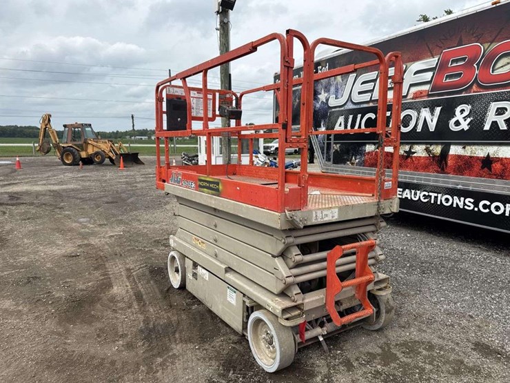 2000-jlg-2646e2-image-2