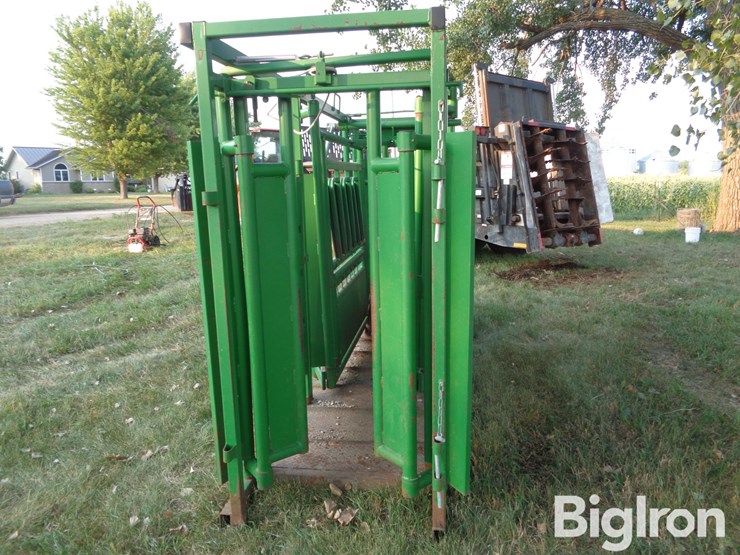 real-tuff-cattle-working-chute-image-8