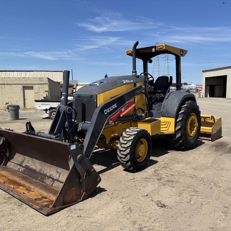 2020 DEERE 210L