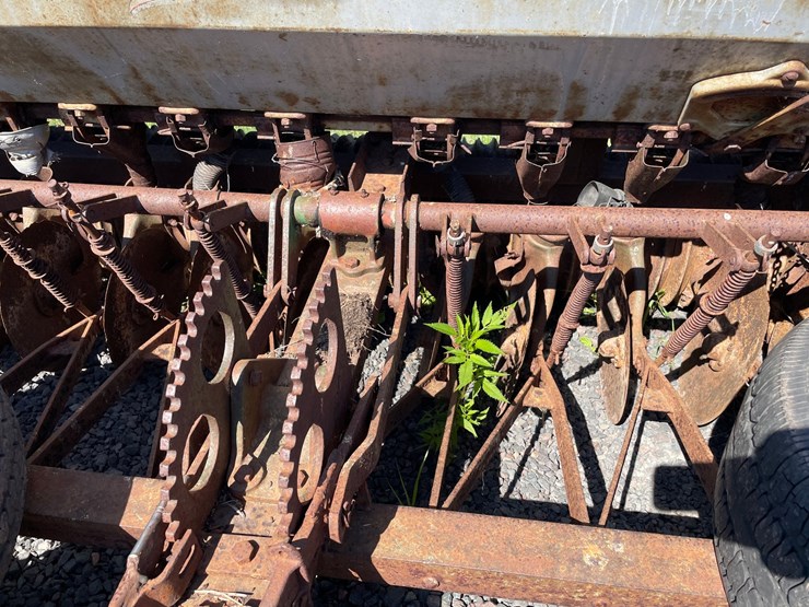 #640-•-brillion-300-seeder-(mason,-wi)-image-19