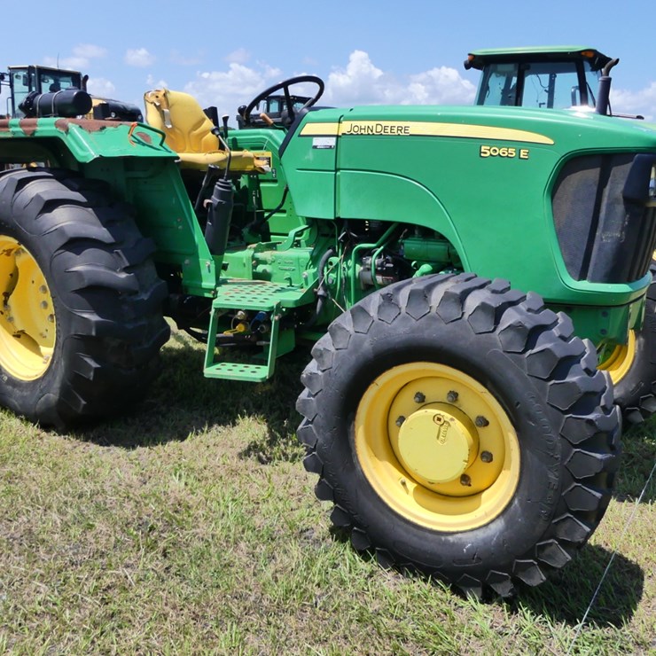 2011 JOHN DEERE 5065E