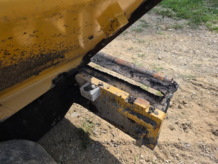 caterpillar-ap-1055f-image-75