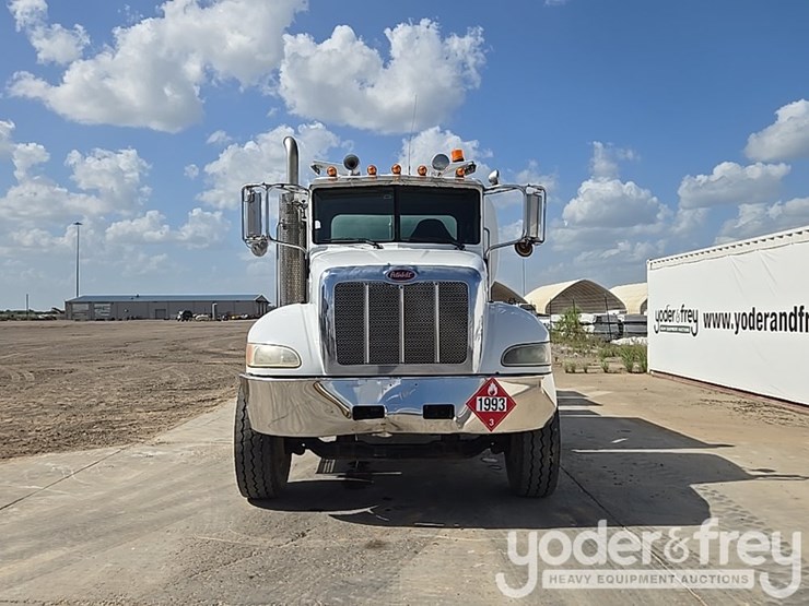 2012-peterbilt-348-image-8