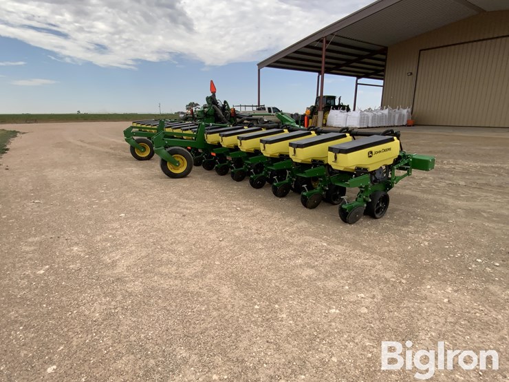 2020-john-deere-1725-image-1