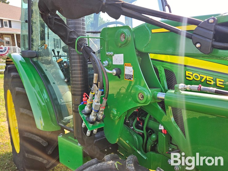2020-john-deere-5075e-image-17