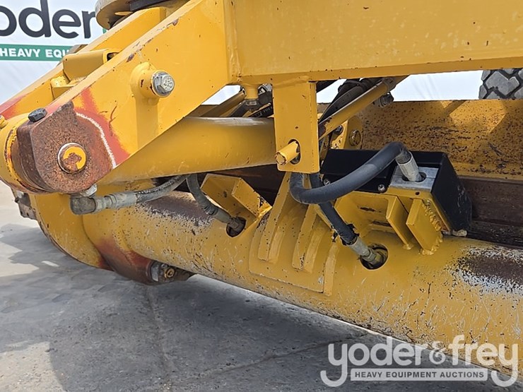 2016-caterpillar-140m3-awd-image-29