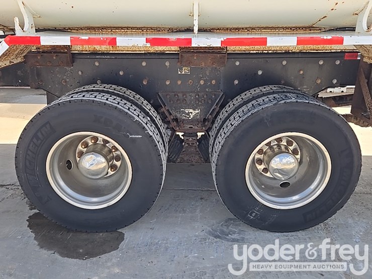 2005-peterbilt-357-image-14