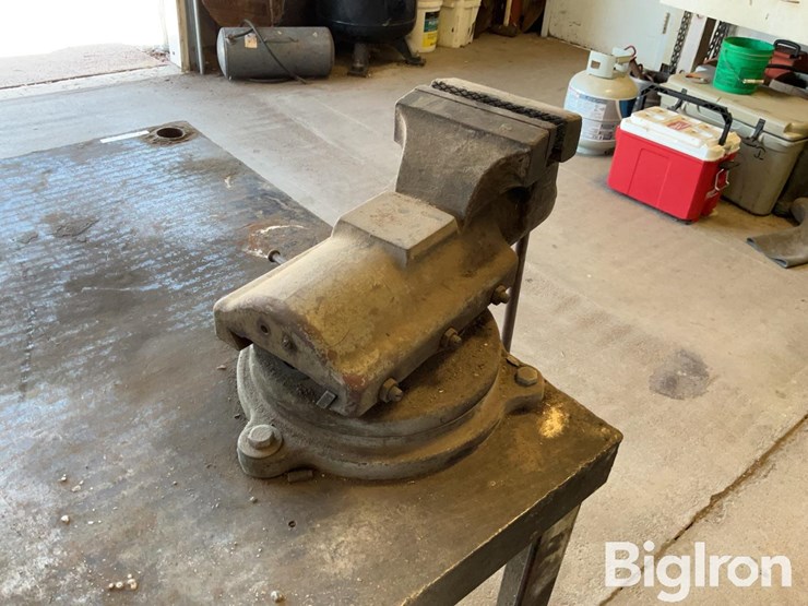 shop-built-3’x4’-steel-work-bench-image-17