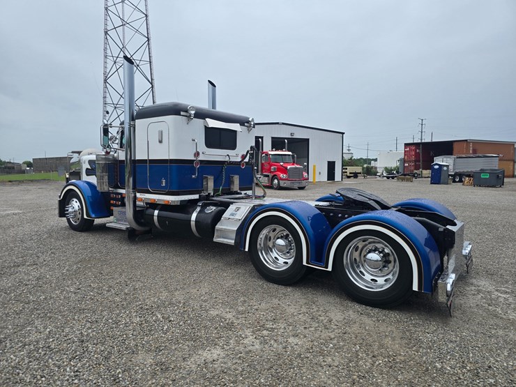 2000-peterbilt-379-image-10