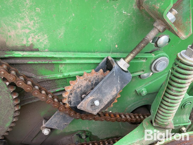 2015-john-deere-630f-image-11