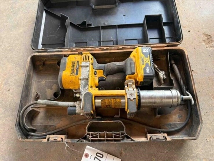dewalt-20v-greese-gun-image-1