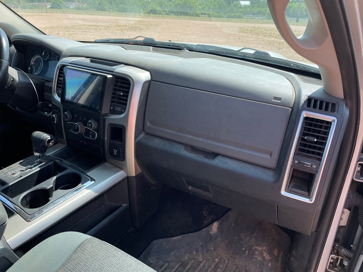 2013-dodge-1500-image-106