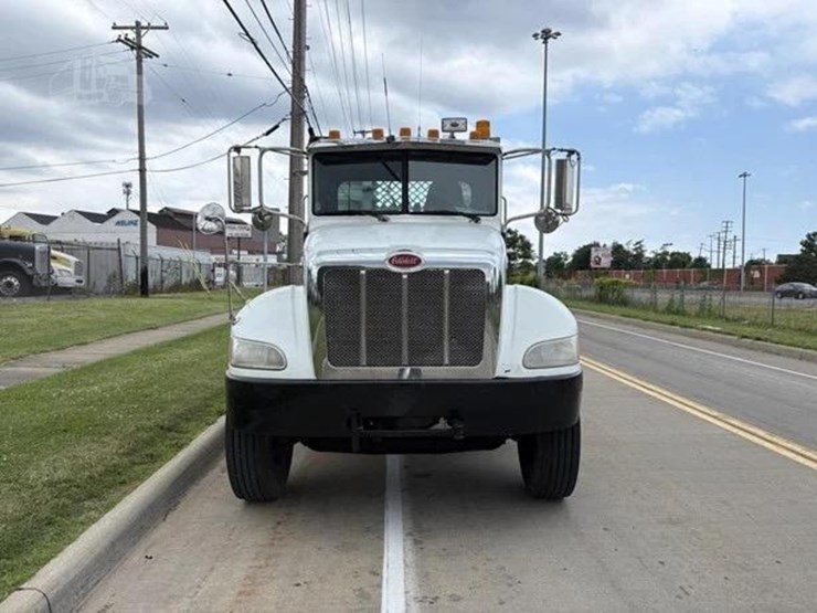 2014-peterbilt-337-image-2