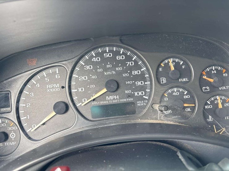 2001-chevrolet-silverado-2500hd-image-18