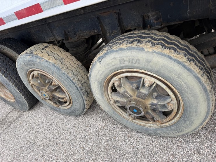 1997-ford-lt9000-image-16