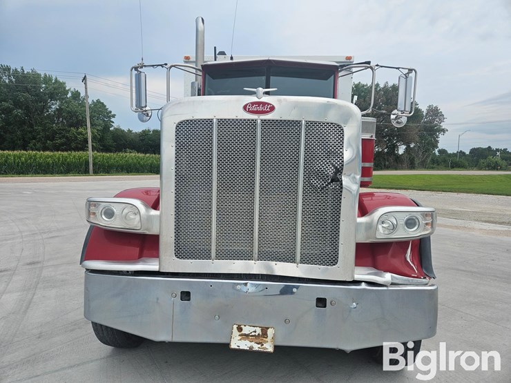 2020-peterbilt-389-image-2