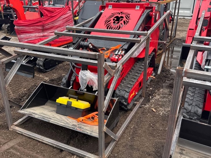 new-sd-lanch-co-mini-diesel-stand-on-skidloader-model-ssl1500-image-4