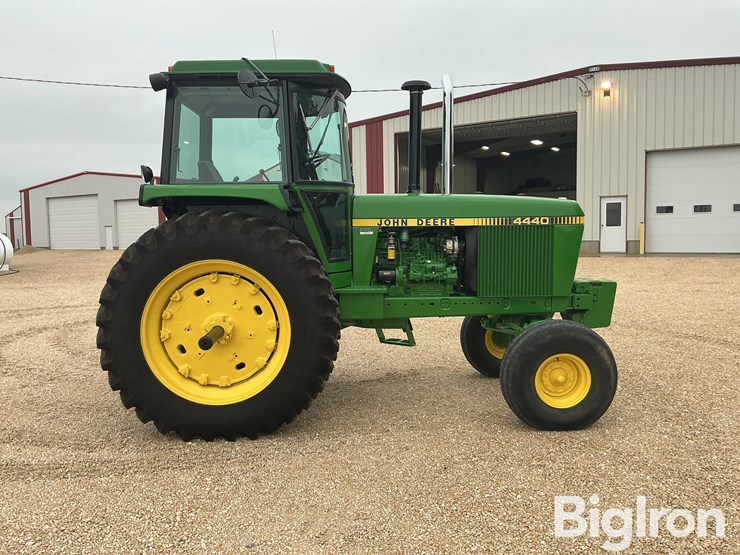john-deere-4440-image-4