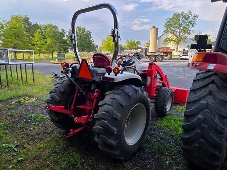 new-holland-boomer-8n-image-3