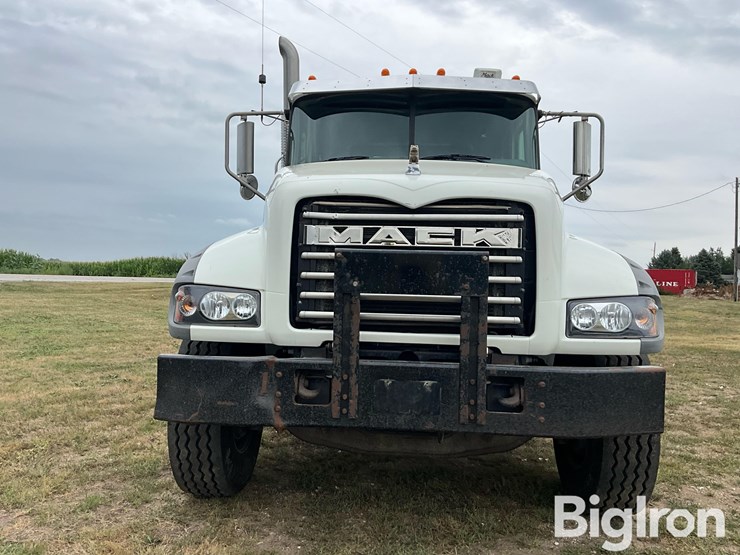 2015-mack-granite-gu713-image-2