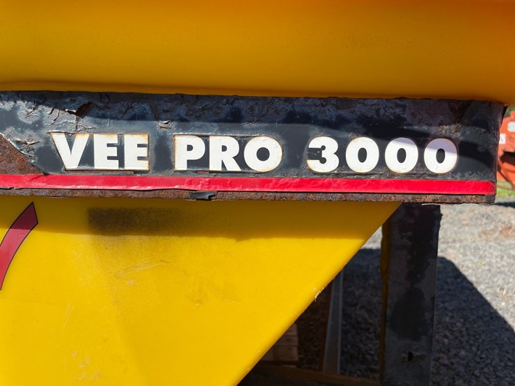 #637-•-snowex-vee-pro-3000-poly-hopper-(mason,-wi)-image-9
