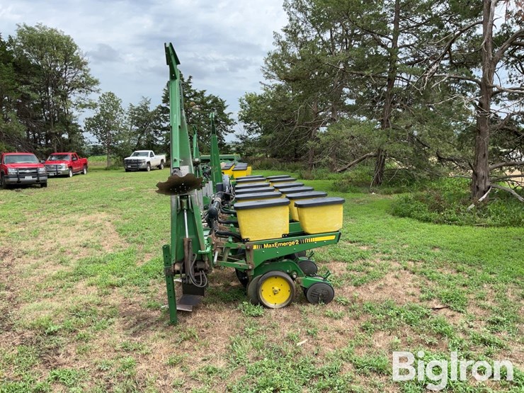 john-deere-12-image-8