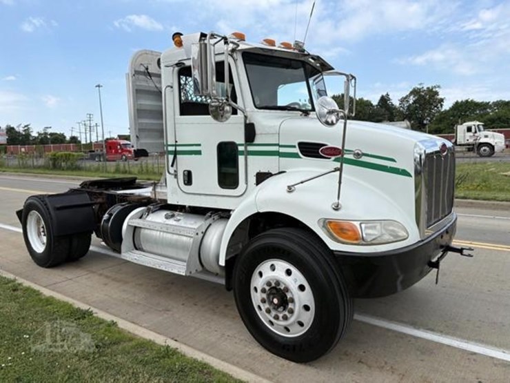 2014-peterbilt-337-image-1