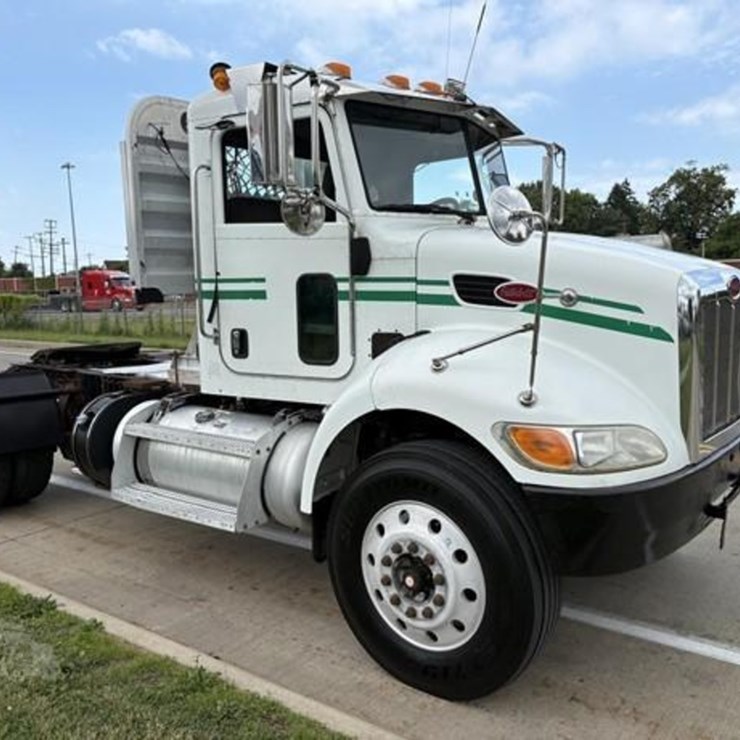 2014 PETERBILT 337